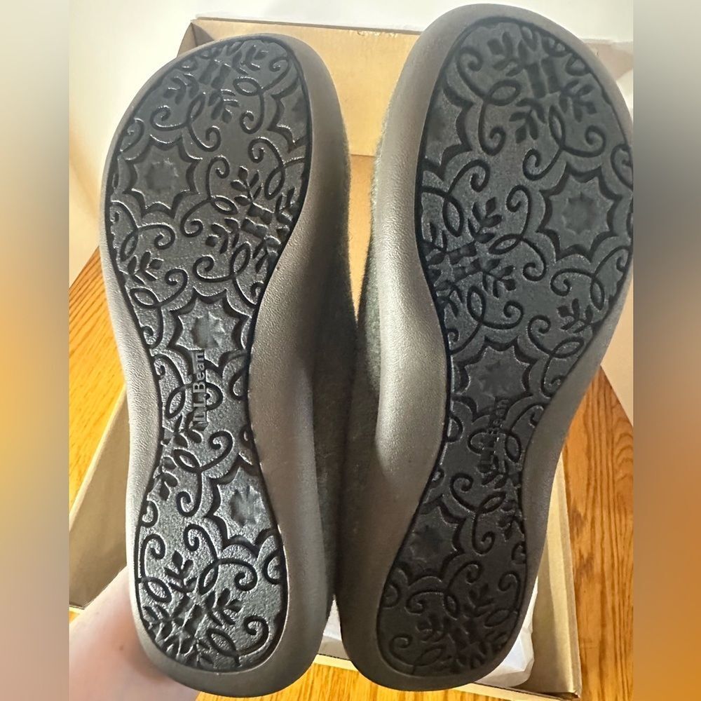 L.L Bean women’s Slippers size 8 - Picture 3 of 5